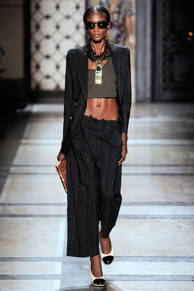 Look 12